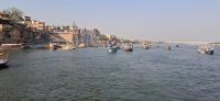 HH Swamiji and Yatri-s board 4 Bajra boats from Namo Ghat and depart for Raja Ghathi (26.03.2025)